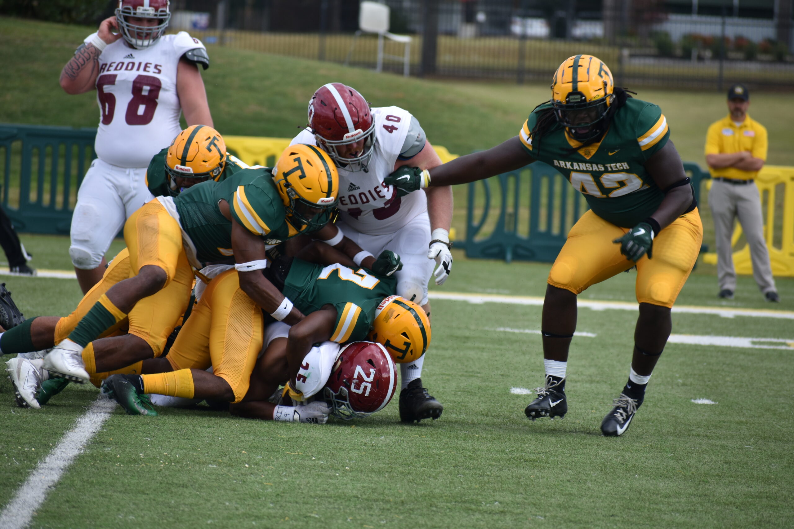 Wonder Boys vs. Reddies Football Tackle