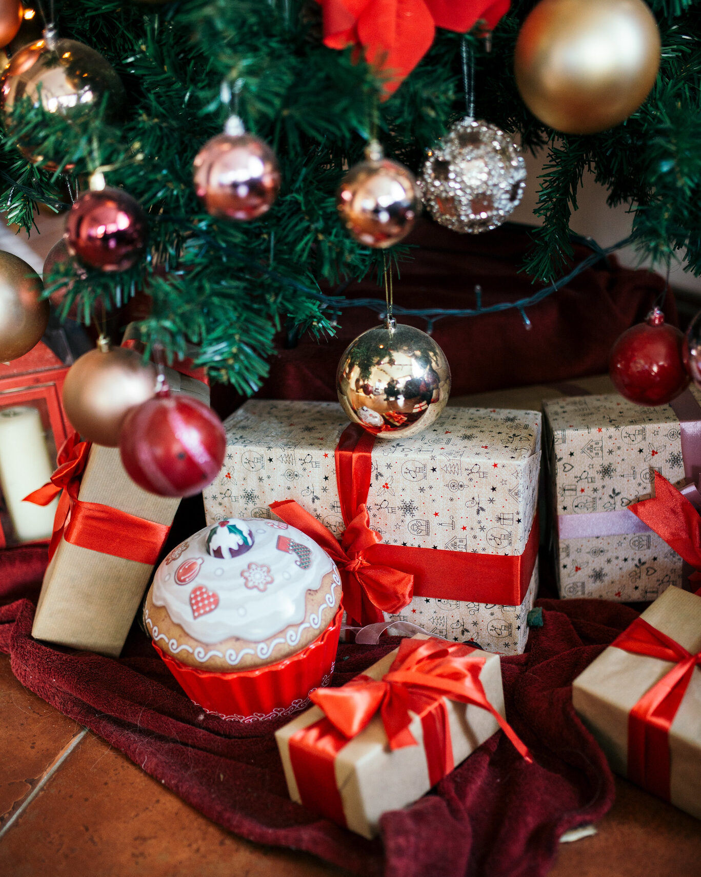 Christmas Tree With Gifts
