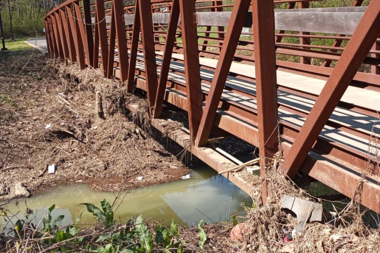Litter at the Bridge