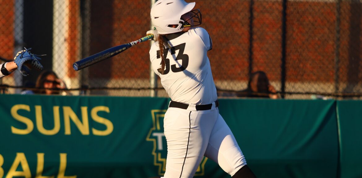 Sophomore Aly White, #33